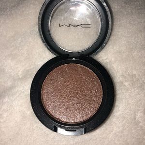 MAC Pressed Pigment (deeply dashing)